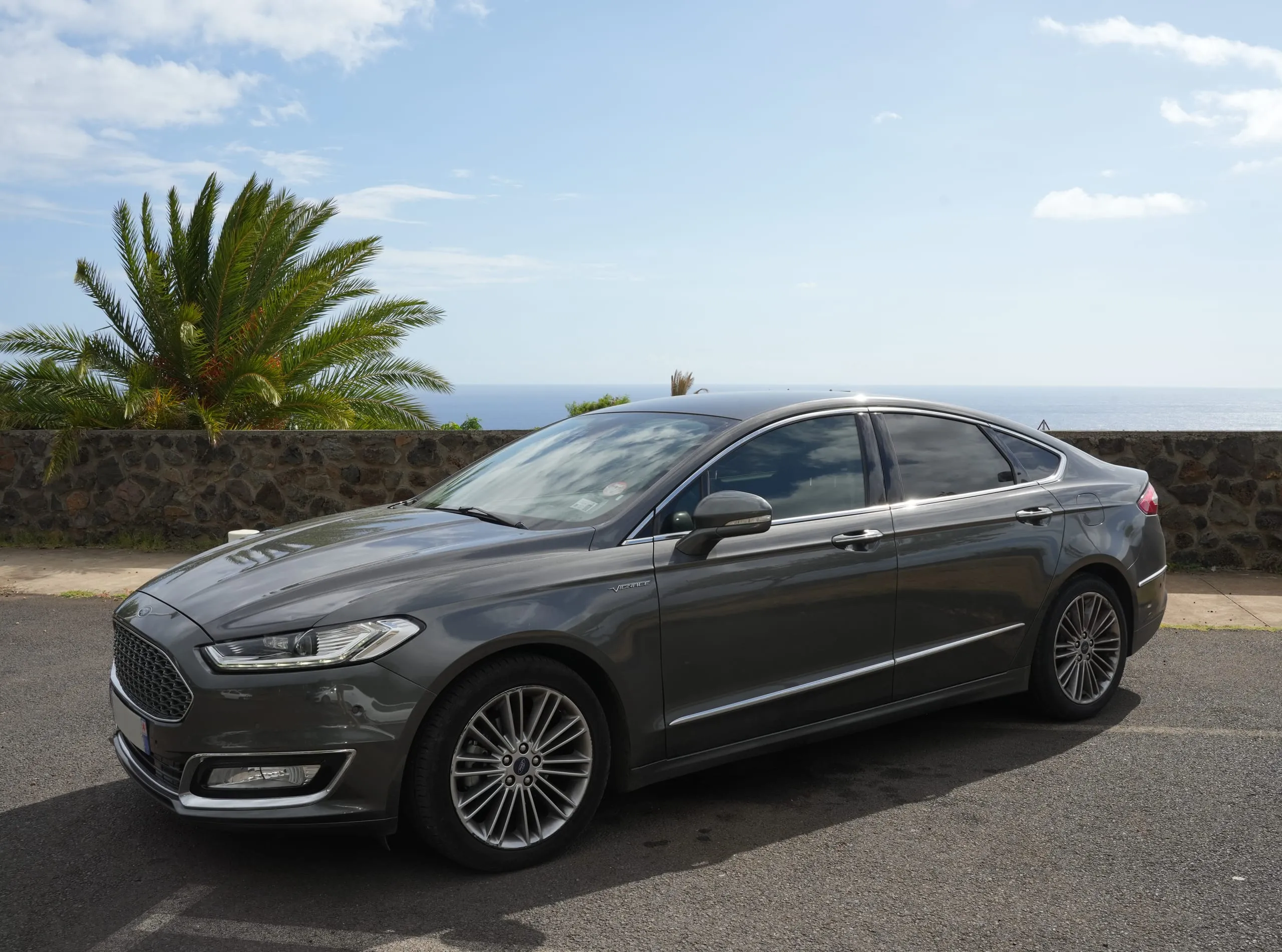 Ford Mondeo VTC La Réunion parking à Saint-Leu