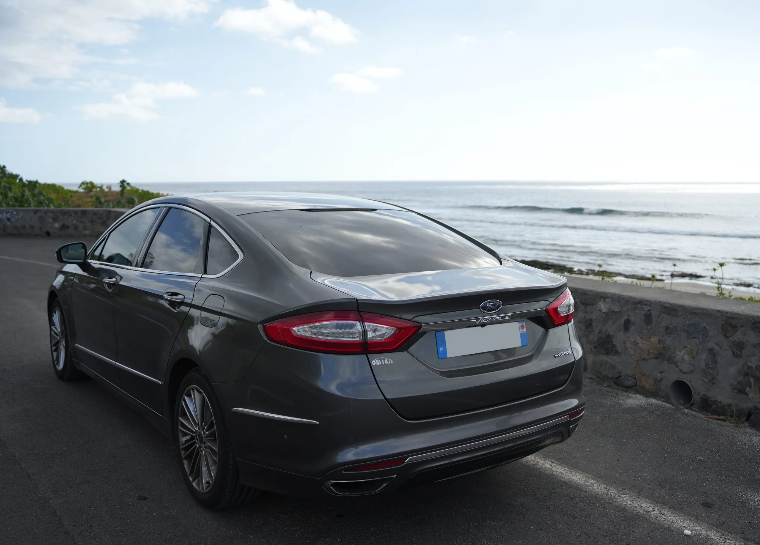 Ford Mondeo VTC La Réunion au bord de mer
