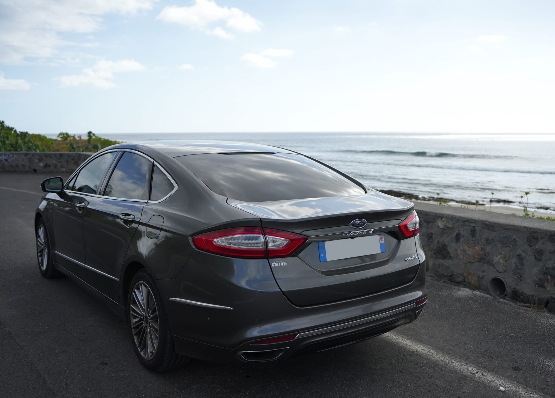 Ford Mondeo VTC La Réunion au bord de mer