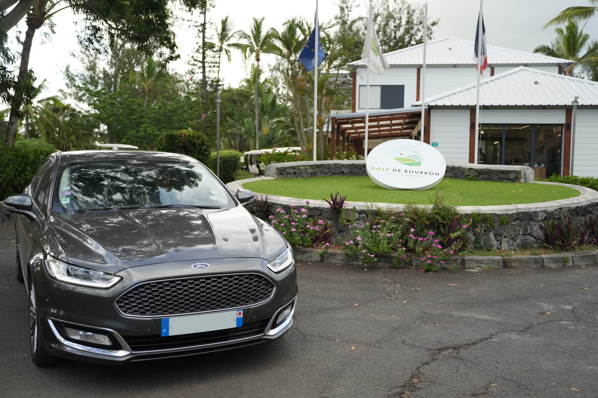 Ford Mondeo VTC La Réunion au Golf de l'Étang-Salé